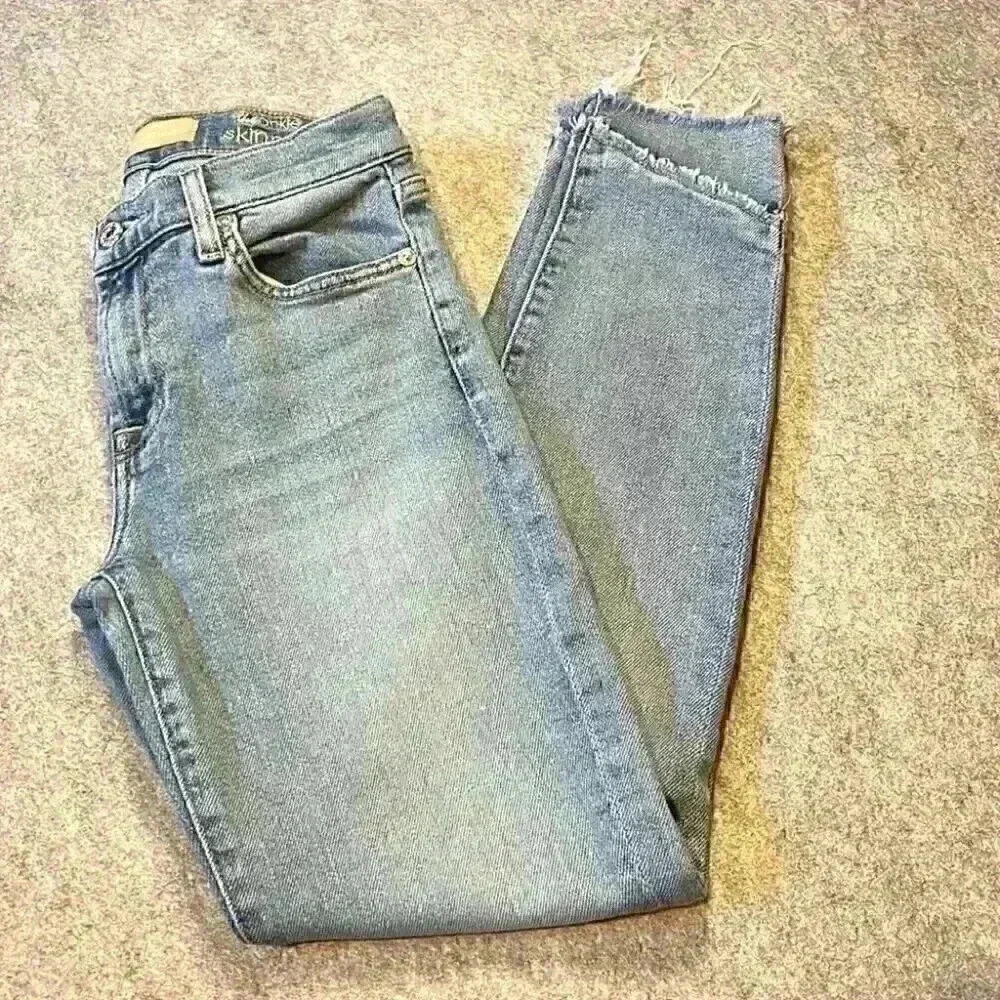 7 for all Mankind, The Ankle Skinny Lux Vintage.  Unique Ankle Detail!!